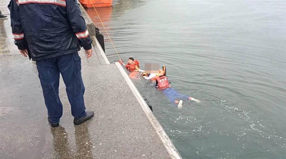 都是杜蘇芮颱風惹的禍　男因雨勢看不清開車衝入海