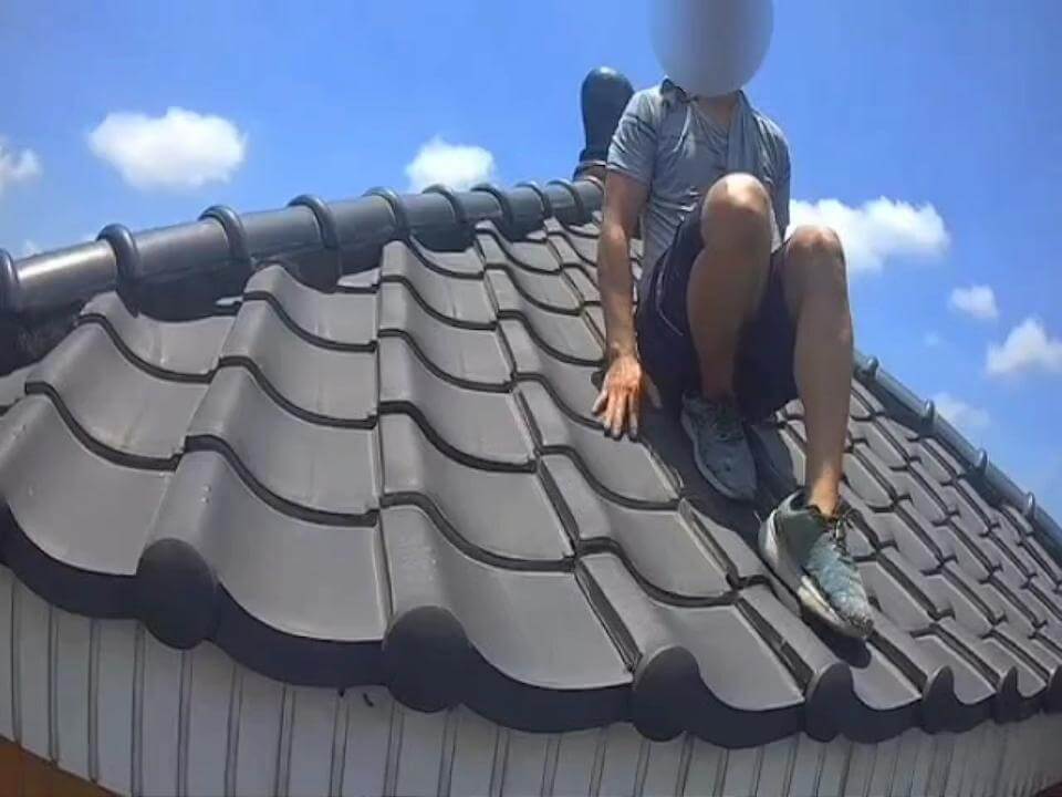 通緝男冒死趴滾燙屋脊　被逮無奈：我也不想啊