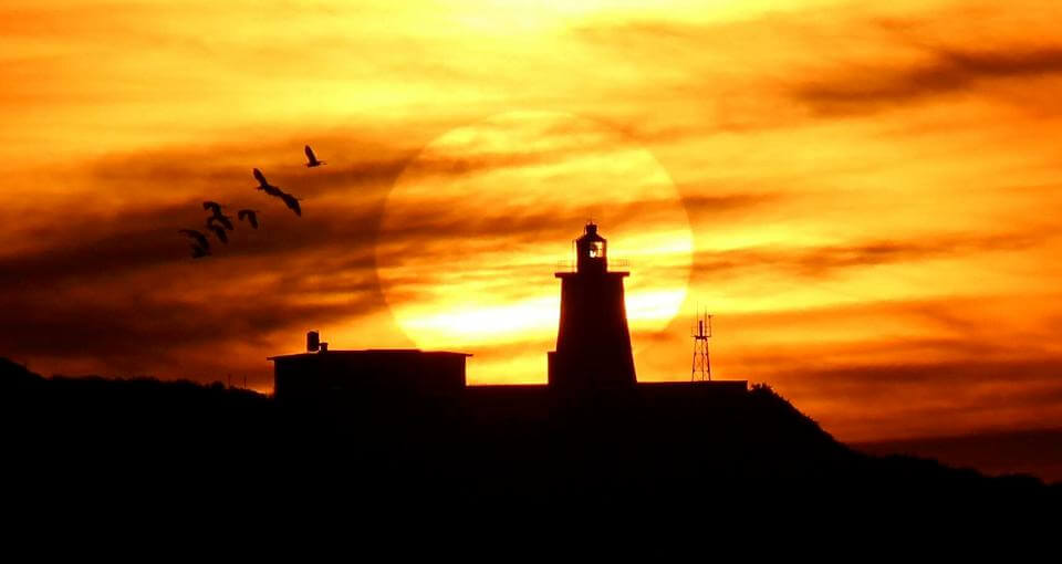 極北富貴角燈塔懸日美景　季節限定僅到5月中